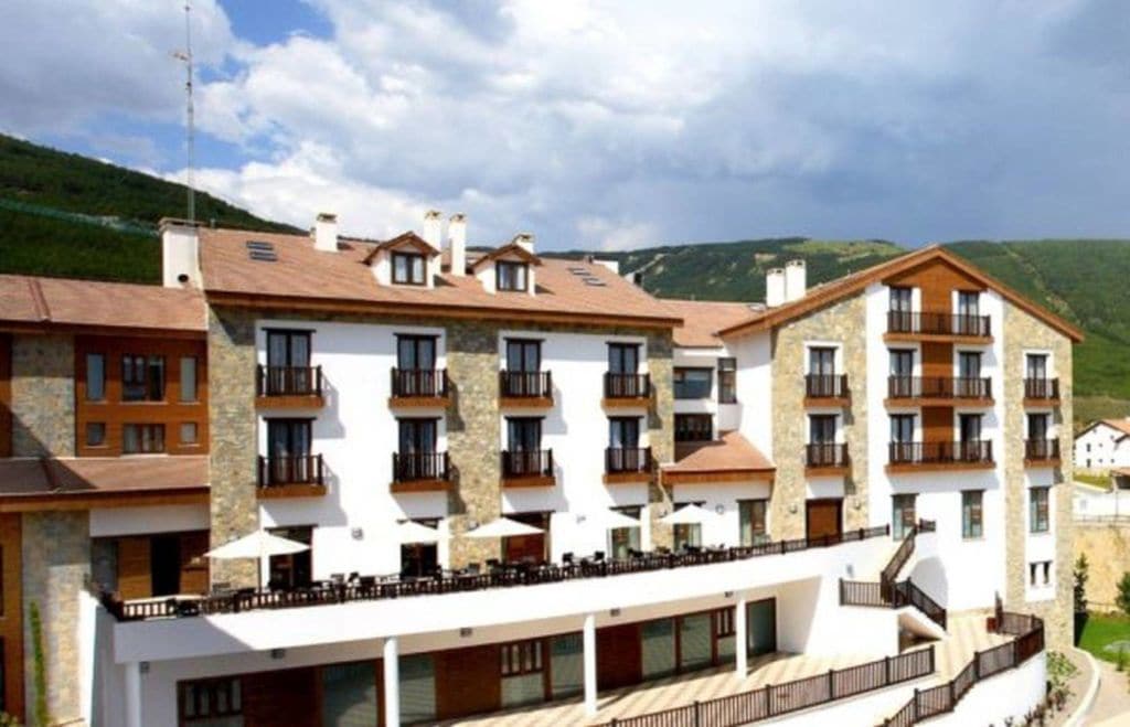 Hotel para ciclistas en el Pirineo aragonés - Hotel Golf & Spa Real Badaguás Jaca